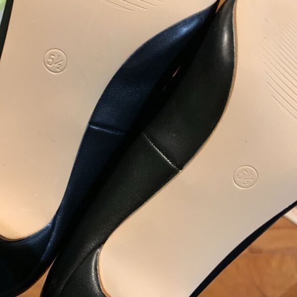 Size 5.5 NWOT black heels.  Chic & stylish - Picture 6 of 9